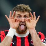 Santiago Giménez brilla con doblete ante el Bologna