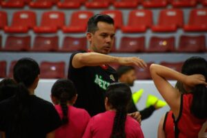 Niñez zacatecana entrena con la Selección de Básquetbol