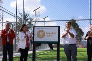 Miguel Varela inaugura dos canchas más en la capital