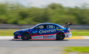 José Arellano vuelve al podio en Monterrey y llega firme a la final de la GTM Pro 1